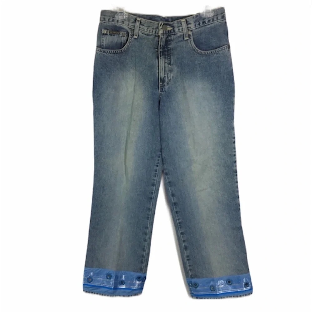 Vintage Style Grommet Detail Light Cropped Denim
